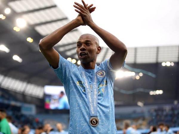 Chuyển nhượng bóng đá quốc tế 18/6: Man City gia hạn với Fernandinho